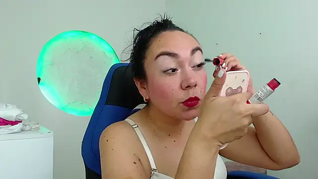 Yadis hot online show from 11.05.25