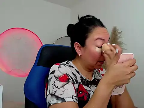 Yadis hot online show from 11.18.25