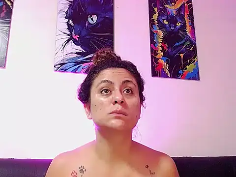 Caroline Jons online show from 11.14.25