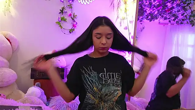 Snapshot of ISA_NIXON chatting on 11.27.25 ISA NIXON online show from 11.27.25