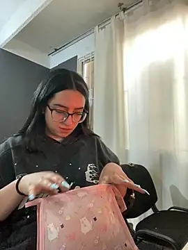 Snapshot of Kloe_Novoa chatting on 11.12.25 Kloe Novoa online show from 11.12.25