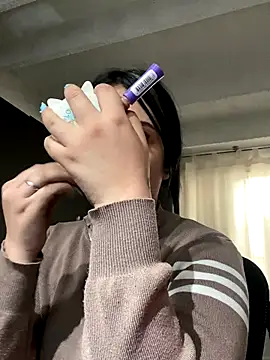 Snapshot of Kloe_Novoa chatting on 11.21.25 Kloe Novoa online show from 11.21.25