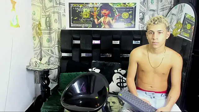 Snapshot of Horny_Duo0 chatting on 10.31.25 Horny Duo0 online show from 10.31.25