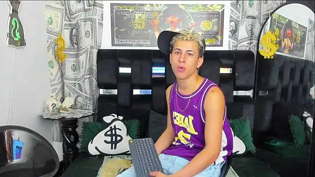 Snapshot of Horny_Duo0 chatting on 11.10.25 Horny Duo0 online show from 11.10.25