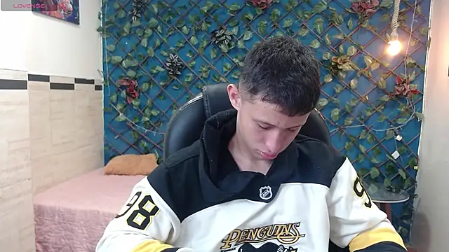 Garuo 18 online show from 11.14.25