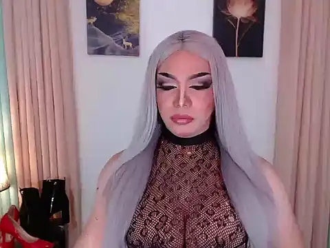 Snapshot of _Danica_Malibog_ chatting on 11.04.25 Danica Malibog online show from 11.04.25