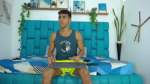 Hot Boys Latinos X online show from 11.25.25