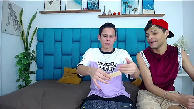 Hot Boys Latinos X online show from 02.26.26