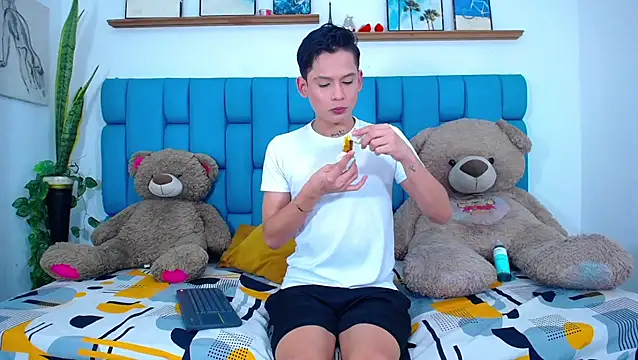 Hot Boys Latinos X online show from 03.19.26