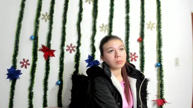 Snapshot of Vanessa_Martinz chatting on 12.01.25 Vanessa Martinz online show from 12.01.25