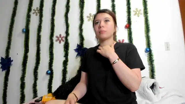 Snapshot of Vanessa_Martinz chatting on 12.15.25 Vanessa Martinz online show from 12.15.25