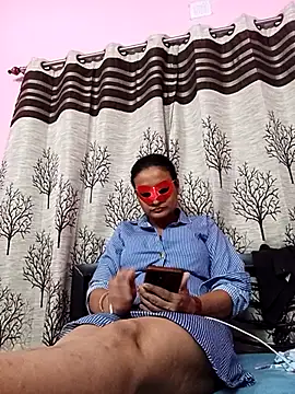 Snapshot of Hotty_girl25 chatting on 12.14.25 Hotty girl25 online show from 12.14.25