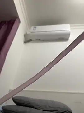 Snapshot of liangyueguo520 chatting on 10.29.25 liangyueguo520 online show from 10.29.25