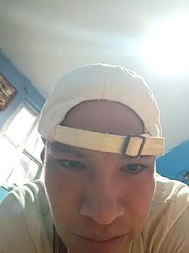 Snapshot of Ojitosbrrr chatting on 11.02.25 Ojitosbrrr online show from 11.02.25