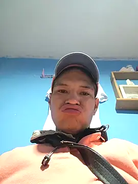 Snapshot of Ojitosbrrr chatting on 11.04.25 Ojitosbrrr online show from 11.04.25