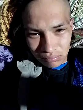 Snapshot of Ojitosbrrr chatting on 11.12.25 Ojitosbrrr online show from 11.12.25