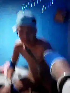 Snapshot of Ojitosbrrr chatting on 11.21.25 Ojitosbrrr online show from 11.21.25