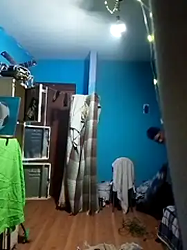 Snapshot of Ojitosbrrr chatting on 12.05.25 Ojitosbrrr online show from 12.05.25