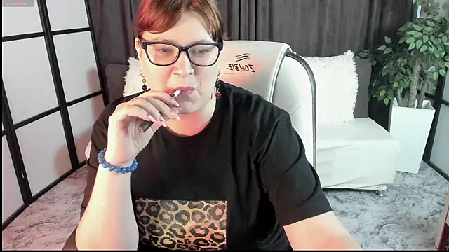 Snapshot of KendallRoie chatting on 10.26.25 KendallRoie online show from 10.26.25