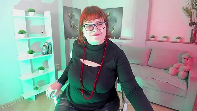 Snapshot of KendallRoie chatting on 10.30.25 KendallRoie online show from 10.30.25