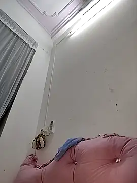 Snapshot of ezabel- chatting on 12.14.25 ezabel- online show from 12.14.25