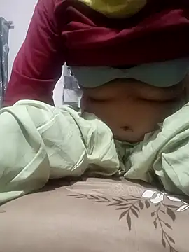 Snapshot of Best_couple2001 chatting on 10.26.25 Best couple2001 online show from 10.26.25