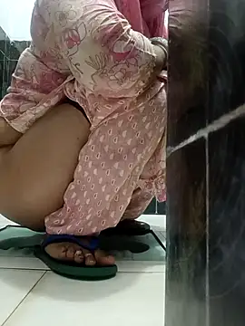 Snapshot of Best_couple2001 chatting on 11.01.25 Best couple2001 online show from 11.01.25