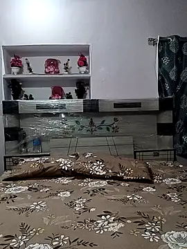 Snapshot of Best_couple2001 chatting on 11.18.25 Best couple2001 online show from 11.18.25