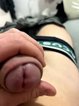 Snapshot of grossebite12335 chatting on 12.17.25 grossebite12335 online show from 12.17.25