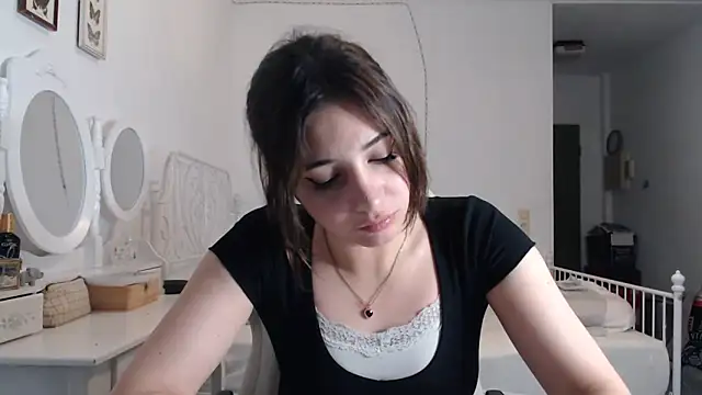 Snapshot of bellefleurrr chatting on 06.18.26 bellefleurrr online show from 06.18.26