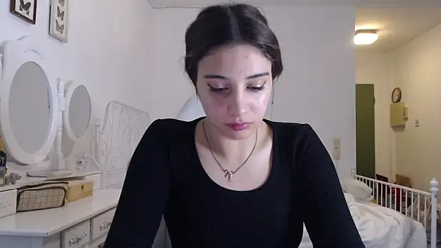 Snapshot of bellefleurrr chatting on 06.19.26 bellefleurrr online show from 06.19.26
