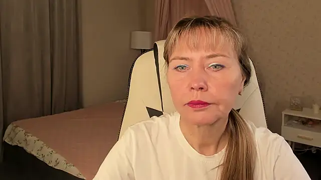 Snapshot of Carla_Vogue chatting on 11.05.25 Carla Vogue online show from 11.05.25