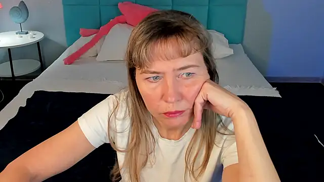 Snapshot of Carla_Vogue chatting on 11.08.25 Carla Vogue online show from 11.08.25