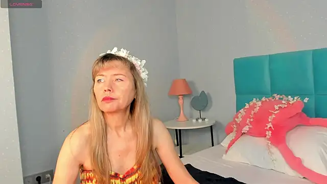 Snapshot of Carla_Vogue chatting on 11.09.25 Carla Vogue online show from 11.09.25