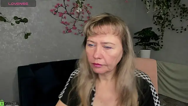 Snapshot of Carla_Vogue chatting on 11.22.25 Carla Vogue online show from 11.22.25