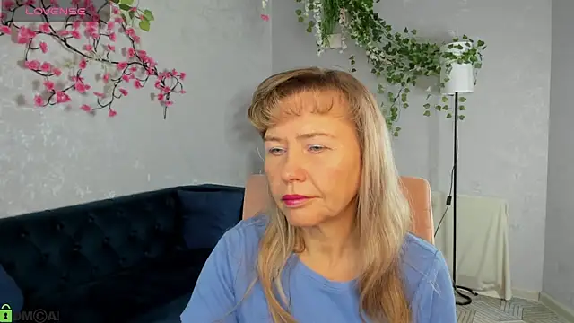 Snapshot of Carla_Vogue chatting on 11.28.25 Carla Vogue online show from 11.28.25