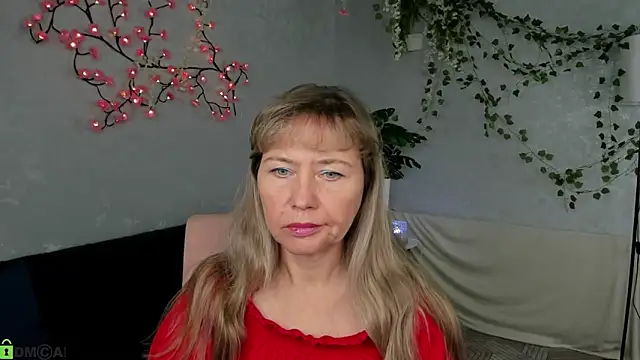 Snapshot of Carla_Vogue chatting on 12.04.25 Carla Vogue online show from 12.04.25