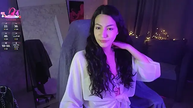 Snapshot of Mulan_Lo chatting on 11.17.25 Mulan Lo online show from 11.17.25