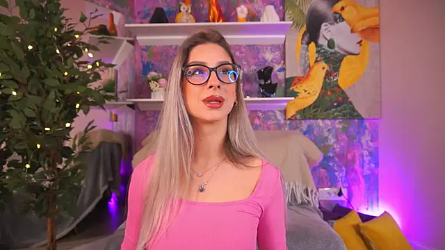 MaddieBryggs online show from 02.08.26