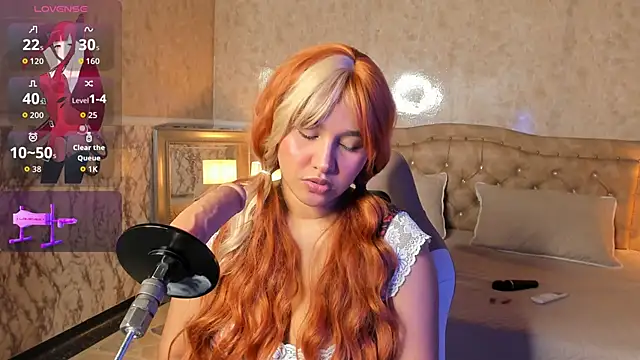 Snapshot of WhitneySweet chatting on 11.04.25 WhitneySweet online show from 11.04.25