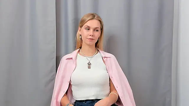 Snapshot of FranceDeare chatting on 10.28.25 FranceDeare online show from 10.28.25