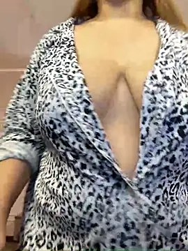 Snapshot of kittykelly chatting on 10.30.25 kittykelly online show from 10.30.25