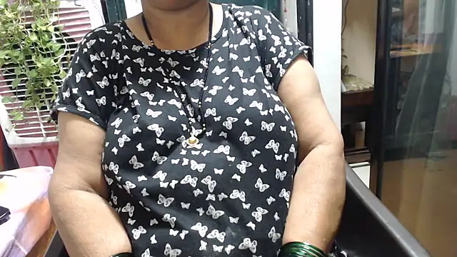 Snapshot of TABOOBREAKERS chatting on 03.11.25 TABOOBREAKERS online show from 03.11.25