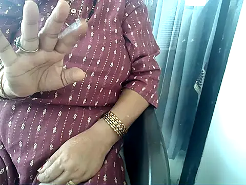 Snapshot of TABOOBREAKERS chatting on 10.05.25 TABOOBREAKERS online show from 10.05.25