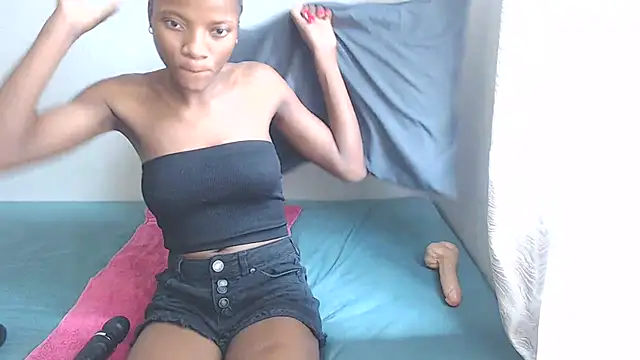 Snapshot of EbonyTinyX chatting on 11.27.25 EbonyTinyX online show from 11.27.25