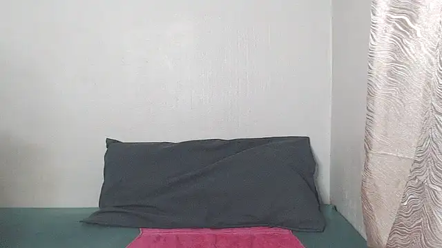 Snapshot of EbonyTinyX chatting on 11.28.25 EbonyTinyX online show from 11.28.25