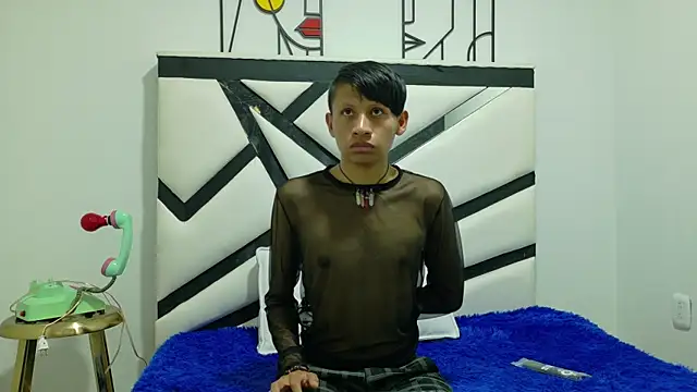 Snapshot of ALEXANDRO_BOVER chatting on 10.30.25 ALEXANDRO BOVER online show from 10.30.25