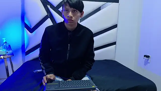 ALEXANDRO BOVER online show from 11.04.25