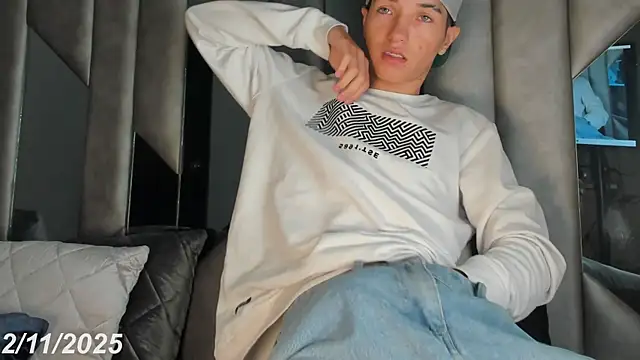 Snapshot of Dallen_Grant chatting on 11.02.25 Dallen Grant online show from 11.02.25