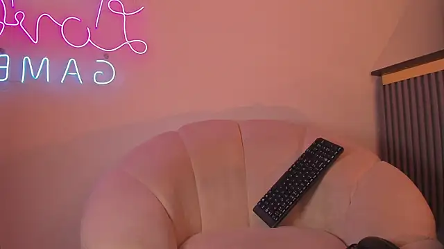 Snapshot of Dallen_Grant chatting on 11.27.25 Dallen Grant online show from 11.27.25